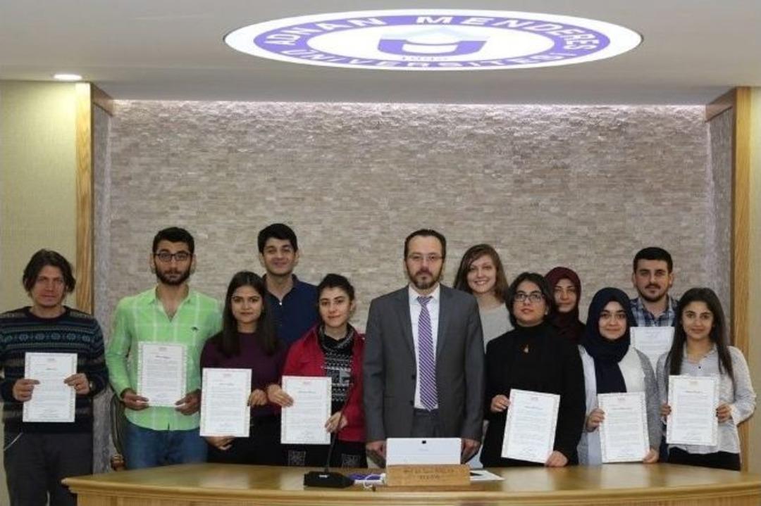Ad&uuml; Fak&uuml;ltelerini Birincilikle Kazanan &Ouml;ğrencilere Belgeleri Verildi