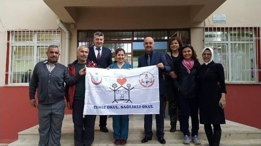 Ahmet Şerife Sanlı Ortaokulu&rsquo;na Beyaz Bayrak