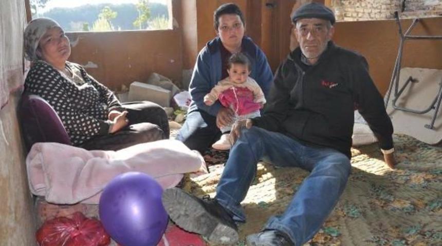 2 &Ccedil;ocuklu Aile Evsiz Kaldı