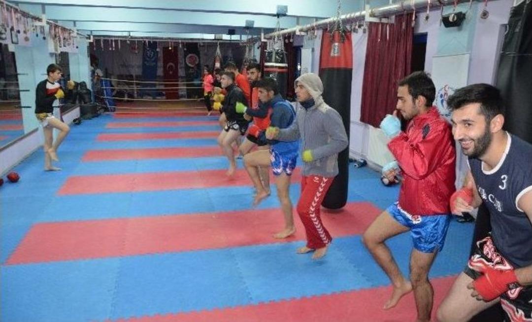 Tatvanlı Sporcular &ldquo;15 Temmuz Şehitleri&rdquo; İ&ccedil;in Ringe &Ccedil;ıkıyor
