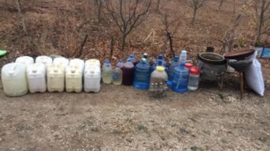 Amasya&rsquo;da 285 Litre Ka&ccedil;ak İ&ccedil;ki Ele Ge&ccedil;irildi