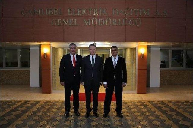 Vali G&uuml;l, &Ccedil;edaş Genel M&uuml;d&uuml;r&uuml; Akboğa&rsquo;yı Ziyaret Etti 1