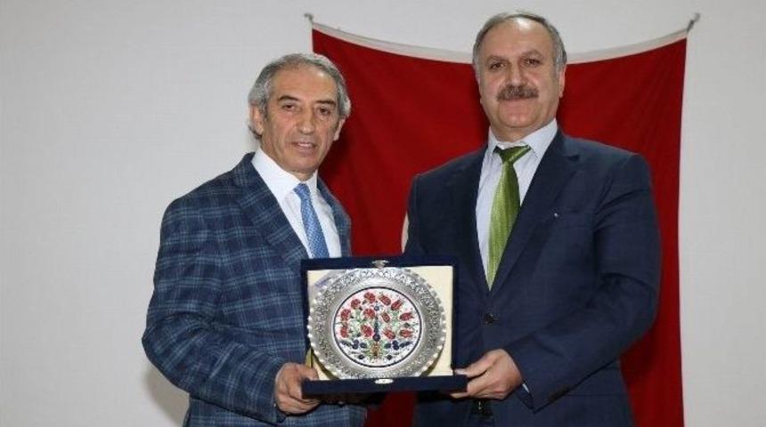 Sivas&rsquo;ta &rsquo;felsefe İle D&uuml;ş&uuml;nmek&rsquo; Adlı S&ouml;yleşi D&uuml;zenlendi