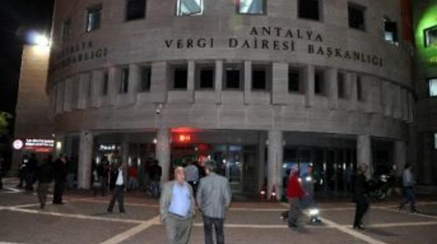 Antalya Vergi Dairesinde Yapılandırma İ&ccedil;in Gece Mesaisi