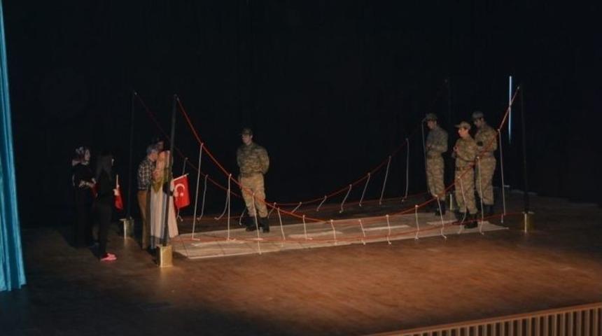 Ardahan Belediyesi Tiyatro G&uuml;nleri Devam Ediyor