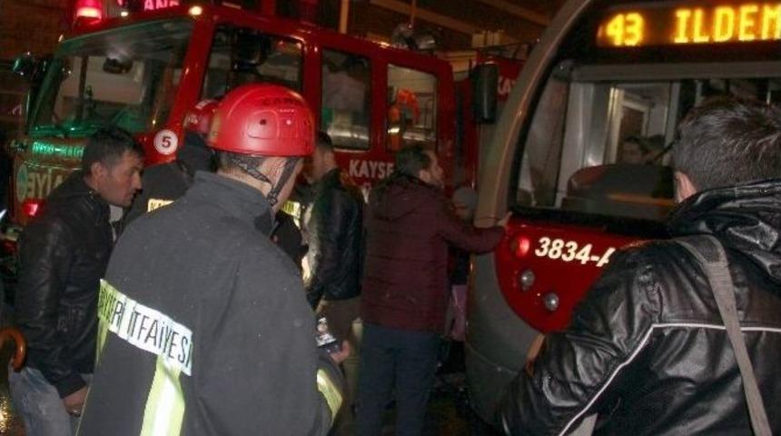 Tramvayın Altında Kalan &Ccedil;ocuk Yaralandı