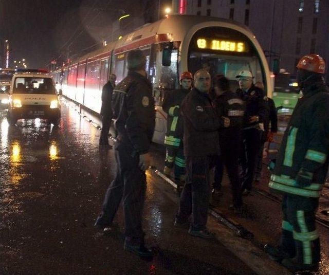 Tramvayın Altında Kalan &Ccedil;ocuk Yaralandı 3