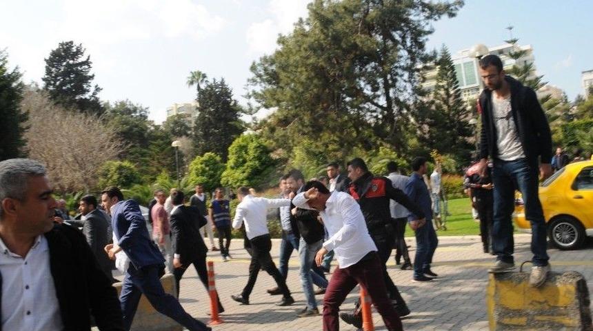 Karnavalda Stant Kurmak İ&ccedil;in Kavga Ettiler