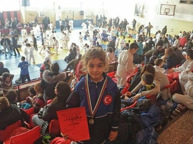 T&uuml;rk Judocular 2 Altın, 3 G&uuml;m&uuml;ş Ve 2 Bronz Madalyayla D&ouml;nd&uuml; 1