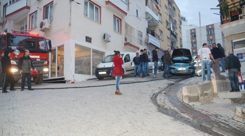 Alev Topuna D&ouml;nen Aracı G&ouml;ren Esnaf Koştu