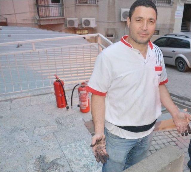 Alev Topuna D&ouml;nen Aracı G&ouml;ren Esnaf Koştu 1