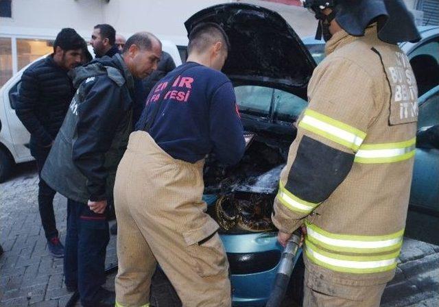 Alev Topuna D&ouml;nen Aracı G&ouml;ren Esnaf Koştu 2