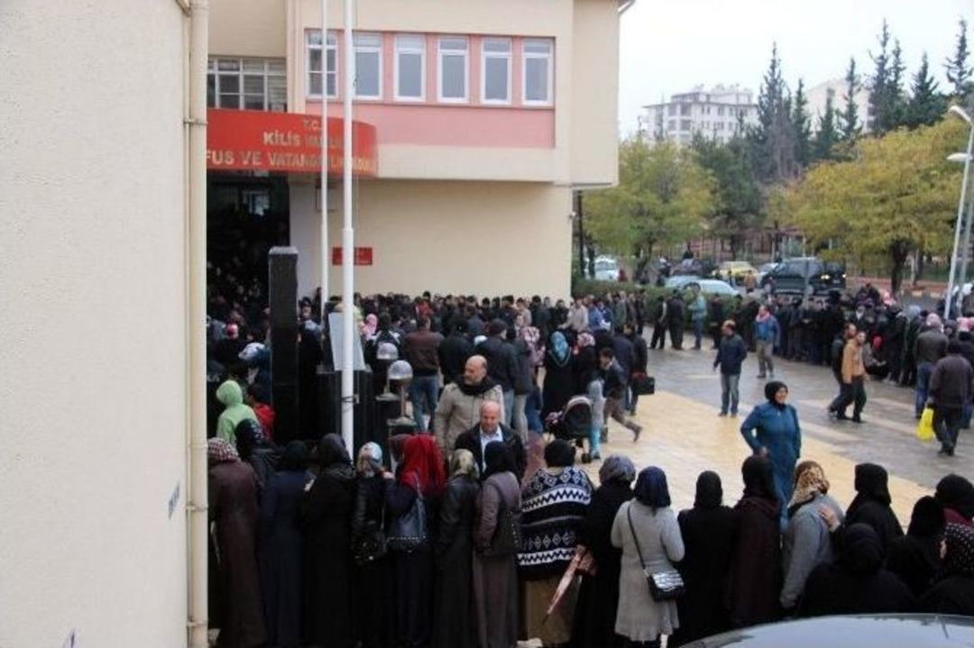 N&uuml;fus M&uuml;d&uuml;rl&uuml;ğ&uuml;nde Suriyeli İzdihamı