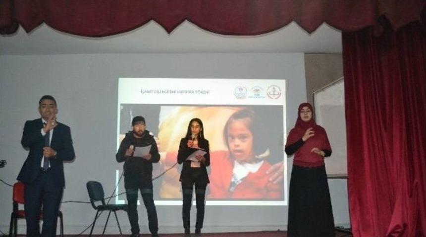 İşaret Dilini &Ouml;ğrenen 40 Kursiyer Sertifikalarını Aldı