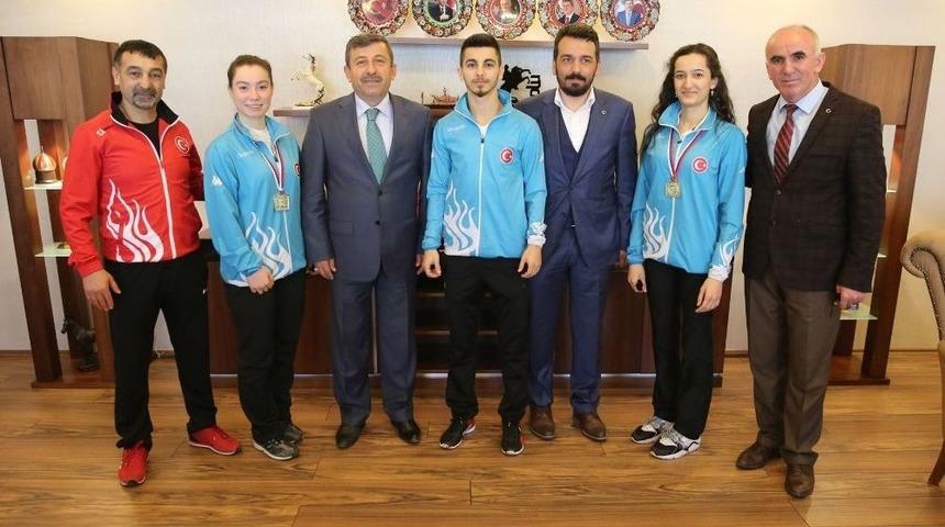 Başkan Karabacak, Balkan Şampiyonlarını Ağırladı