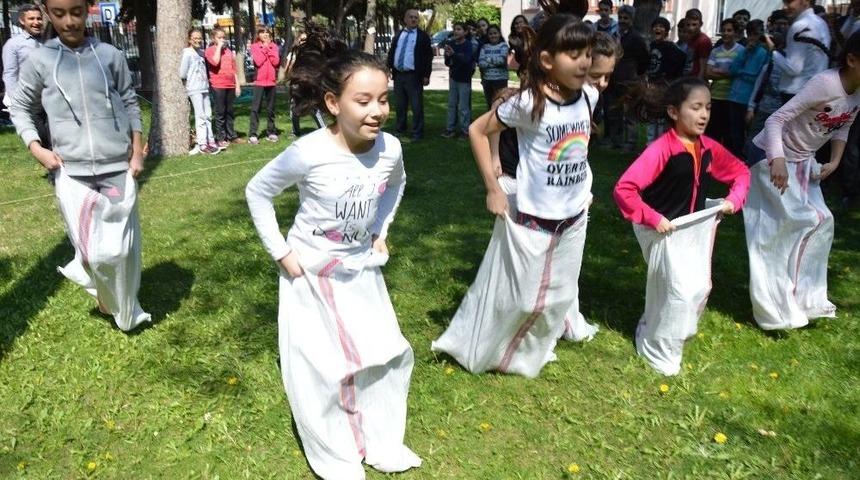 Kitapsaray &Ccedil;ocuklarla Renklendi