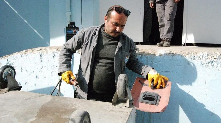 Gardıroptan Yapılmış Evde Kalan Aileye Belediye Sahip Çıktı