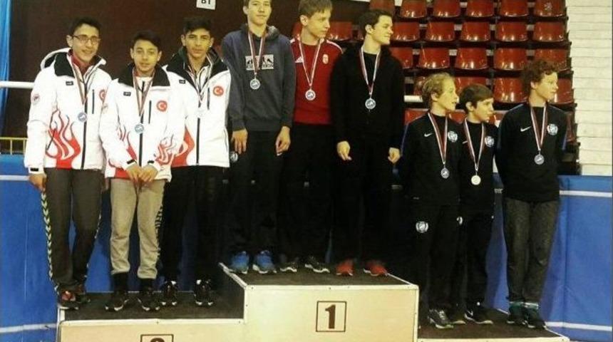 Short Track&rsquo;ta B&uuml;y&uuml;k Başarı