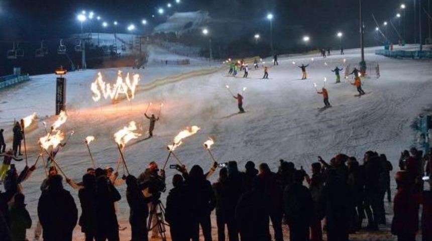 Paland&ouml;ken'de Meşaleli A&ccedil;ılış