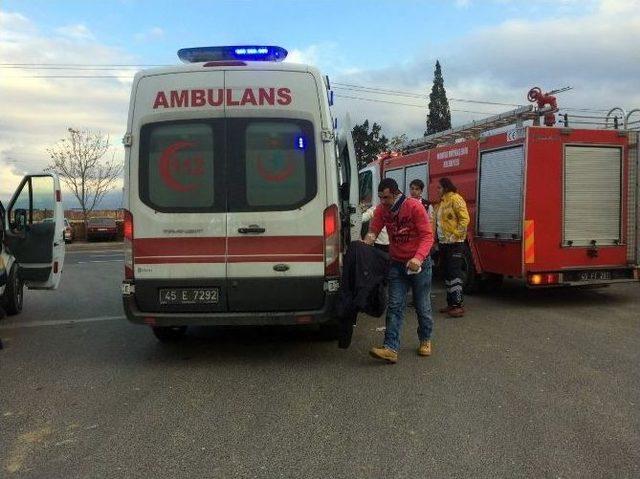 Manisa&rsquo;da İş&ccedil;i Servisleri &Ccedil;arpıştı: 14 Yaralı 2