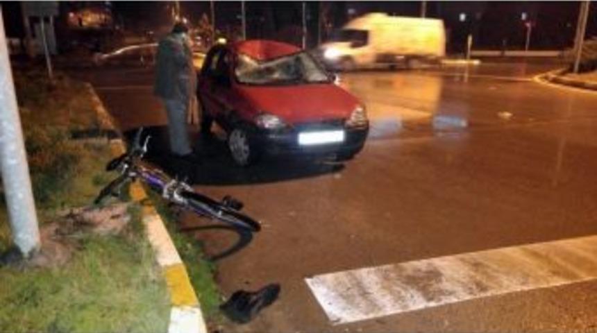 Bisikletli Yaşlı Adama Otomobil Çarptı