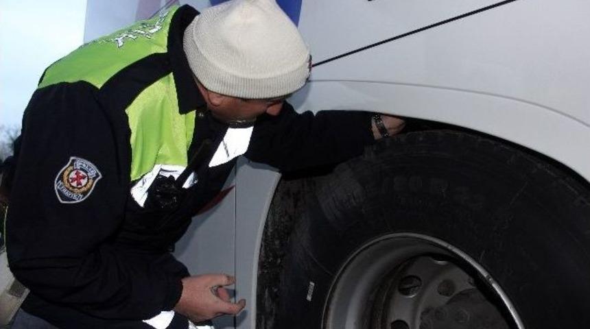 Polis Ve Jandarmadan Kar Lastiği Uygulaması