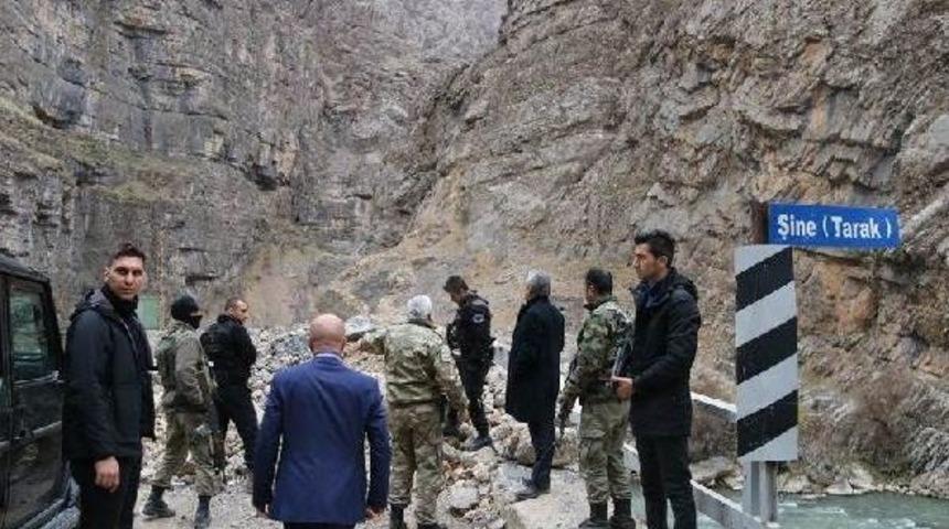Hakkari Valisi Toprak Şine K&ouml;pr&uuml;s&uuml;'ndeki Askerleri Ziyaret Etti