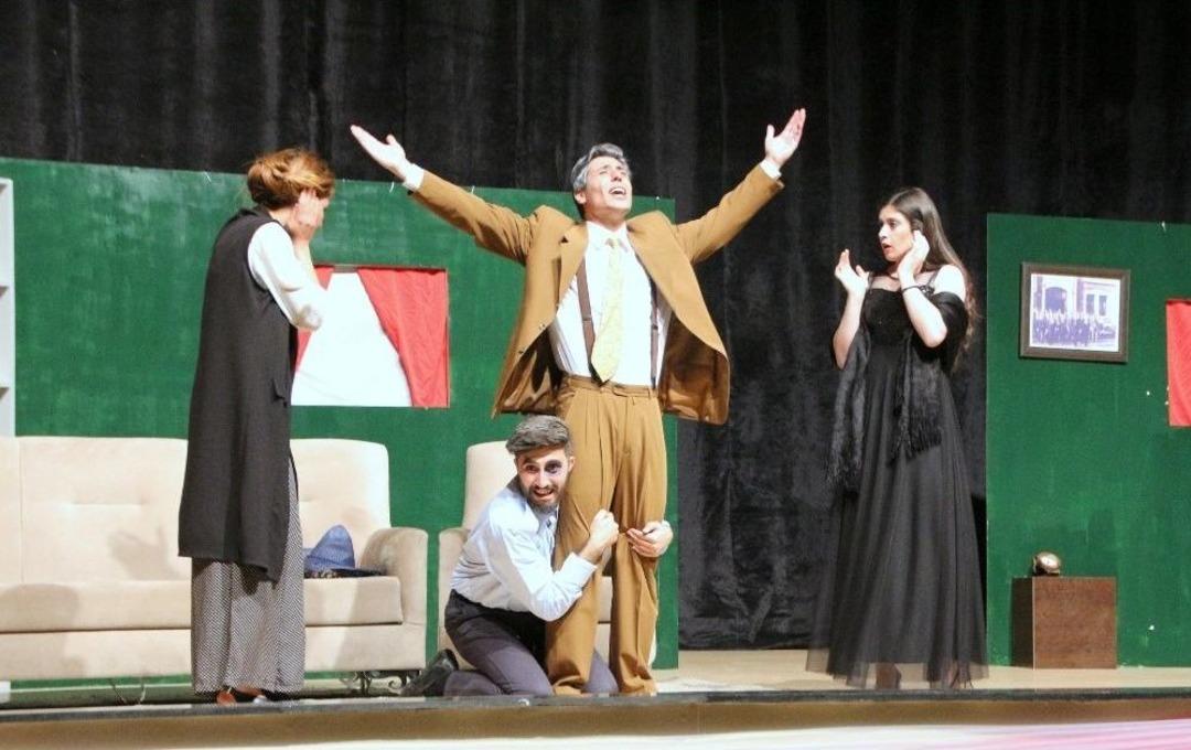 7 Aralık Tiyatro Topluluğu &ldquo;yalancı Aranıyor&rdquo; Oyununu Sergiledi