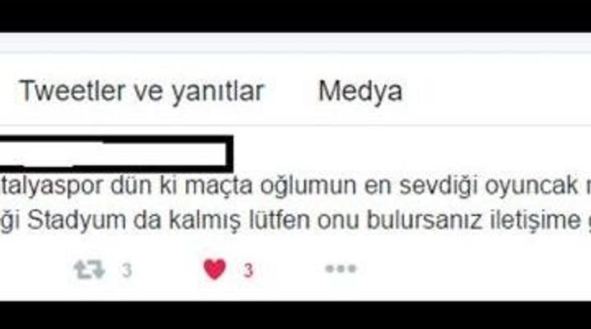 Antalyasporlu Eto'o'dan Minik Taraftarına Oyuncak Sürprizi