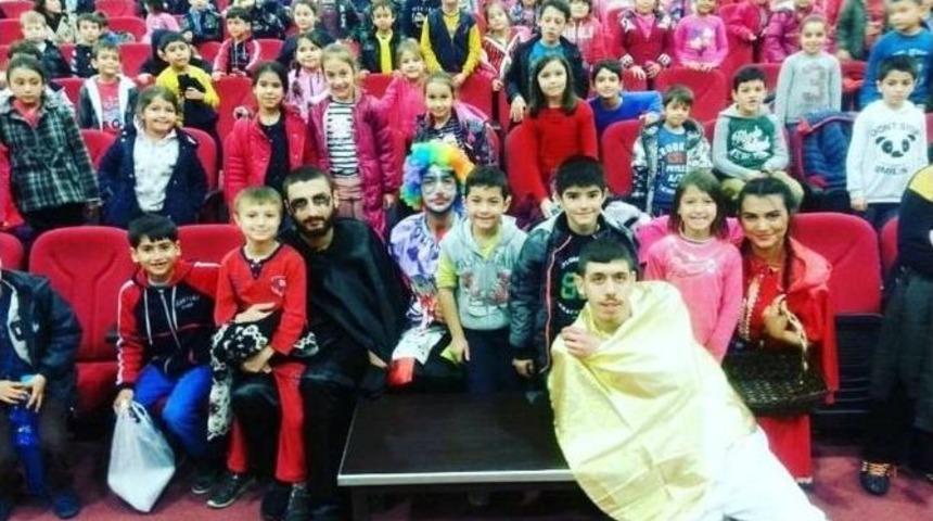 Kuyucaklı &Ouml;ğrenciler Tiyatroyla Buluştu