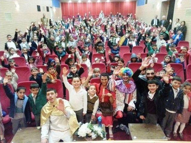 Kuyucaklı &Ouml;ğrenciler Tiyatroyla Buluştu 2