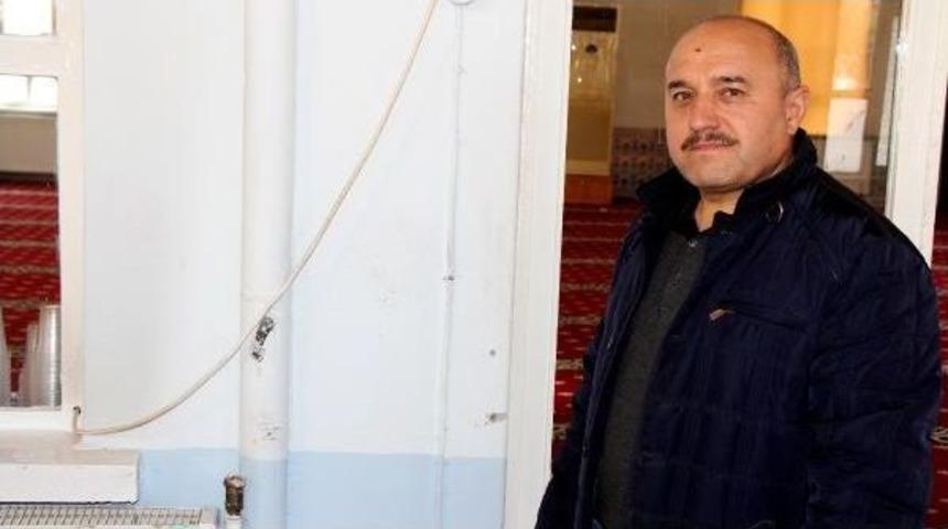 Camideki Bağış Kutusu Hırsızlığı G&uuml;venlik Kamerasında