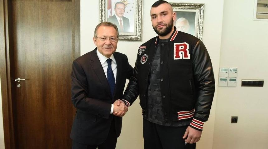 Şampiyon Boks&ouml;r B&uuml;y&uuml;kşehir&rsquo;de