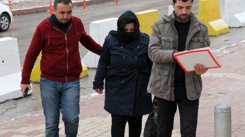 Yakalanması İ&ccedil;in &Ouml;d&uuml;l Konulan Dolandırıcı Kadın Elazığ&rsquo;da Yakalandı