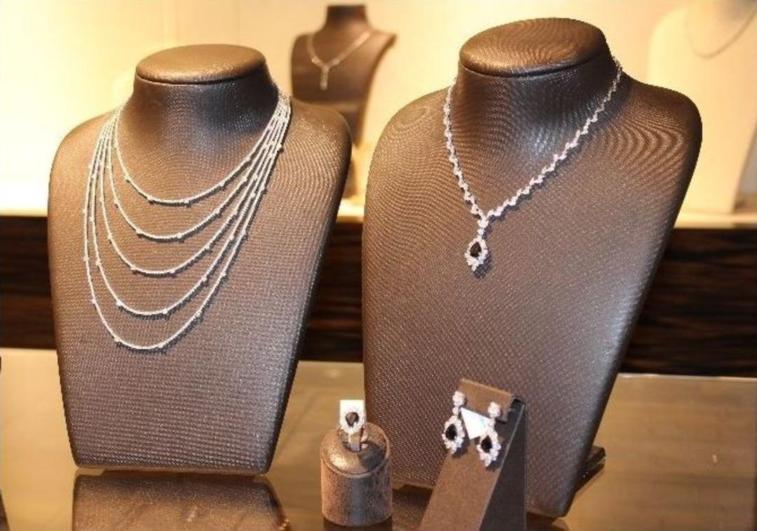 İndirimli Altın Ve Pırlantalara Vatandaşlar Yoğun İlgi G&ouml;steriyor