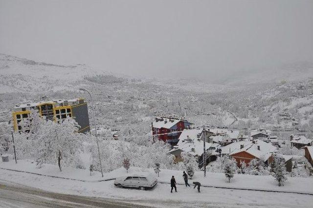 Karaman’a Mevsimin İlk Karı Düştü