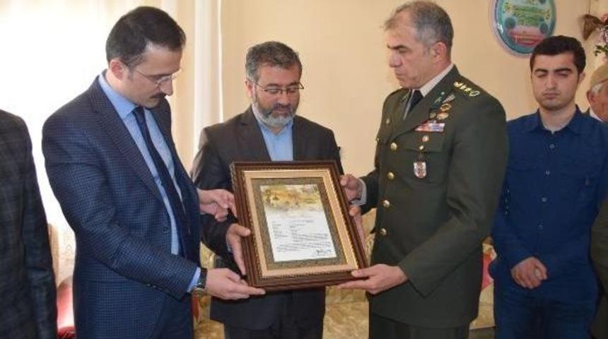 El Bab Şehidinin Ailesine 'şahadet Belgesi' Verildi