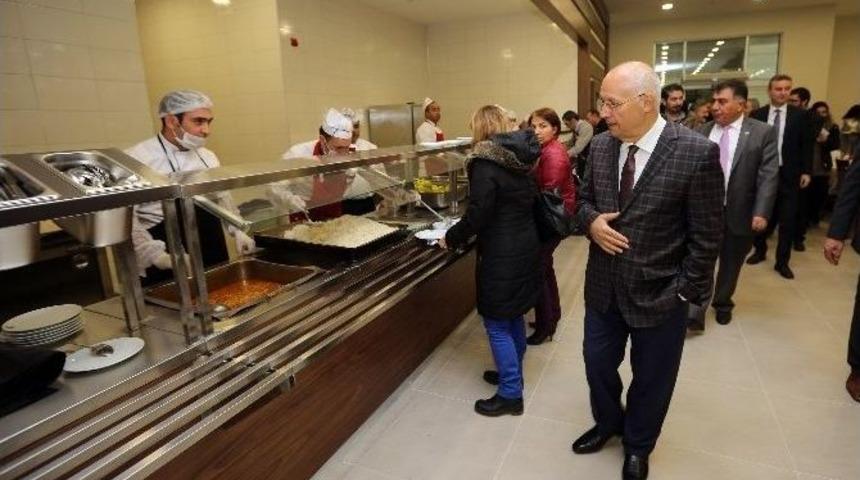 Yeni Yemekhanede Tencereler Kaynamaya Başladı