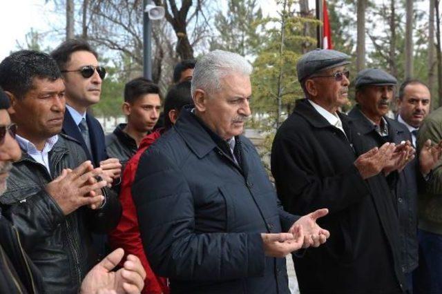 Başbakan Yıldırım, Şehit Halisdemir'in Mezarını Ziyaret Etti - Ek Fotoğraf