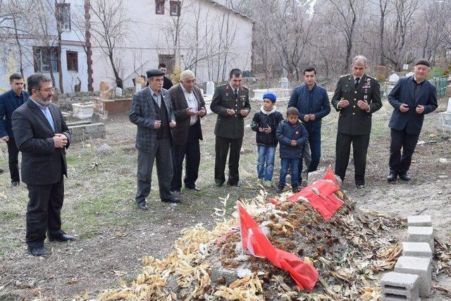 El Bab Şehidinin Ailesine Şehadet Belgesi