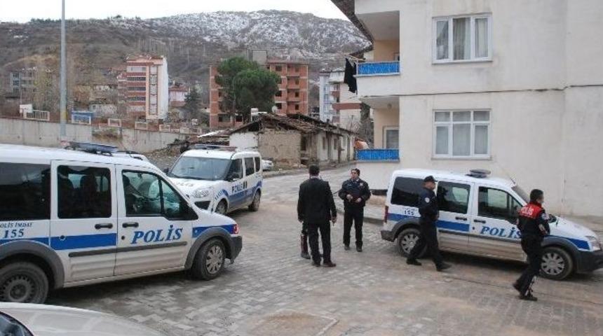 Tutuklama Kararı Olan Zanlı Adliyeden Ka&ccedil;tı