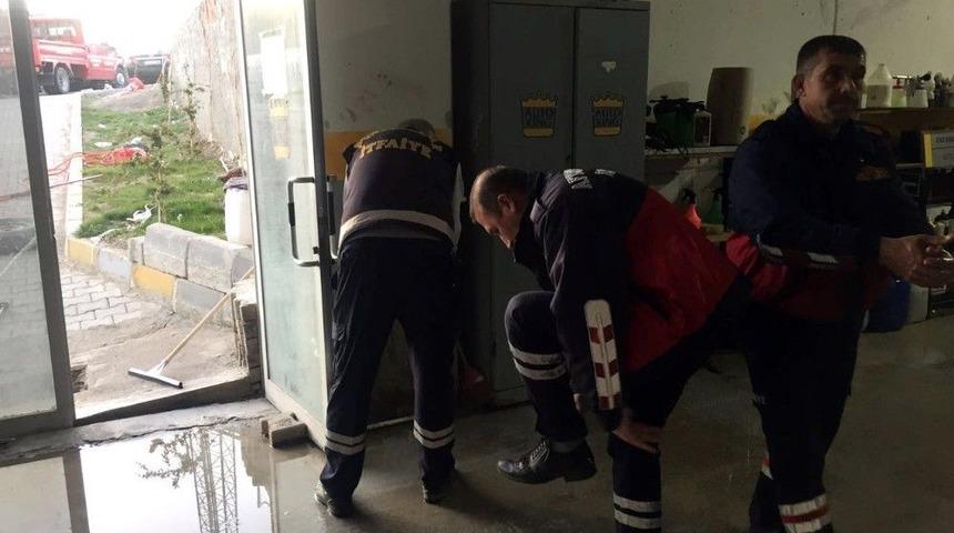 Su Tahliye Motorundan Sızan Gazdan 14 Kişi Zehirlendi