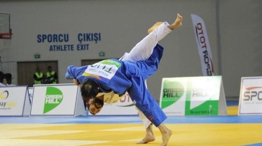 Osmangazili Judoculardan 4 Madalya