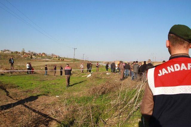 Ayakkabısı Balık Kancasına Takılınca Bulundu