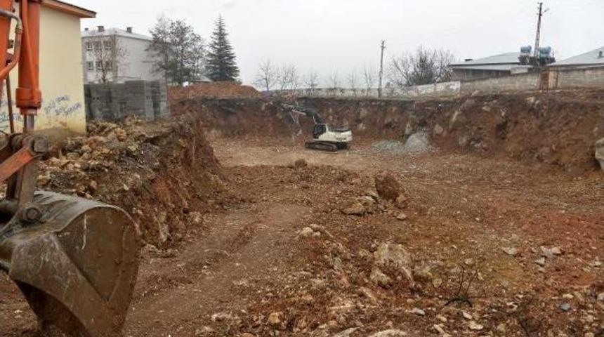 Aladağ'da Yurt Projesinin Gecikmesi Kızları &Ouml;l&uuml;me G&ouml;t&uuml;rd&uuml;