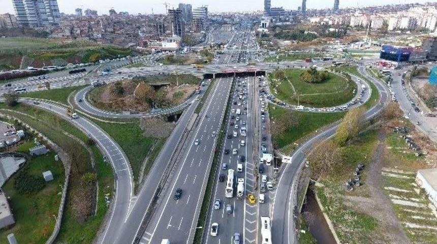 İbb&rsquo;nin Yol &Ccedil;alışması Nedeniyle Kilitlenen Trafik Havadan G&ouml;r&uuml;nt&uuml;lendi