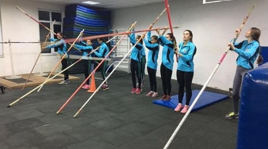 Atletizim Takımı, B&uuml;y&uuml;kşehir Belediyespor Kul&uuml;p Başkanı Bayraktar&rsquo;ı Ziyaret Etti