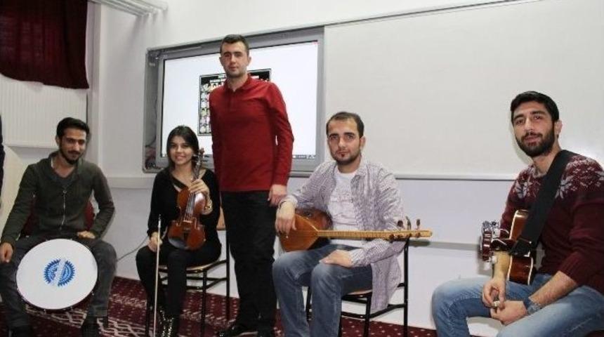 M&uuml;ziksel Faaliyetler Topluluğundan Ortaokul &Ouml;ğrencilerine Konser