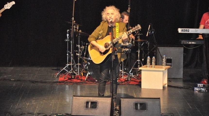 Yeni T&uuml;rk&uuml;, Gebze&rsquo;de &Ccedil;ocuklarla Unutulmaz Bir Konser Verdi