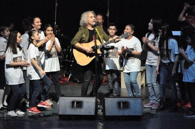 Yeni Türkü, Gebze’de Çocuklarla Unutulmaz Bir Konser Verdi